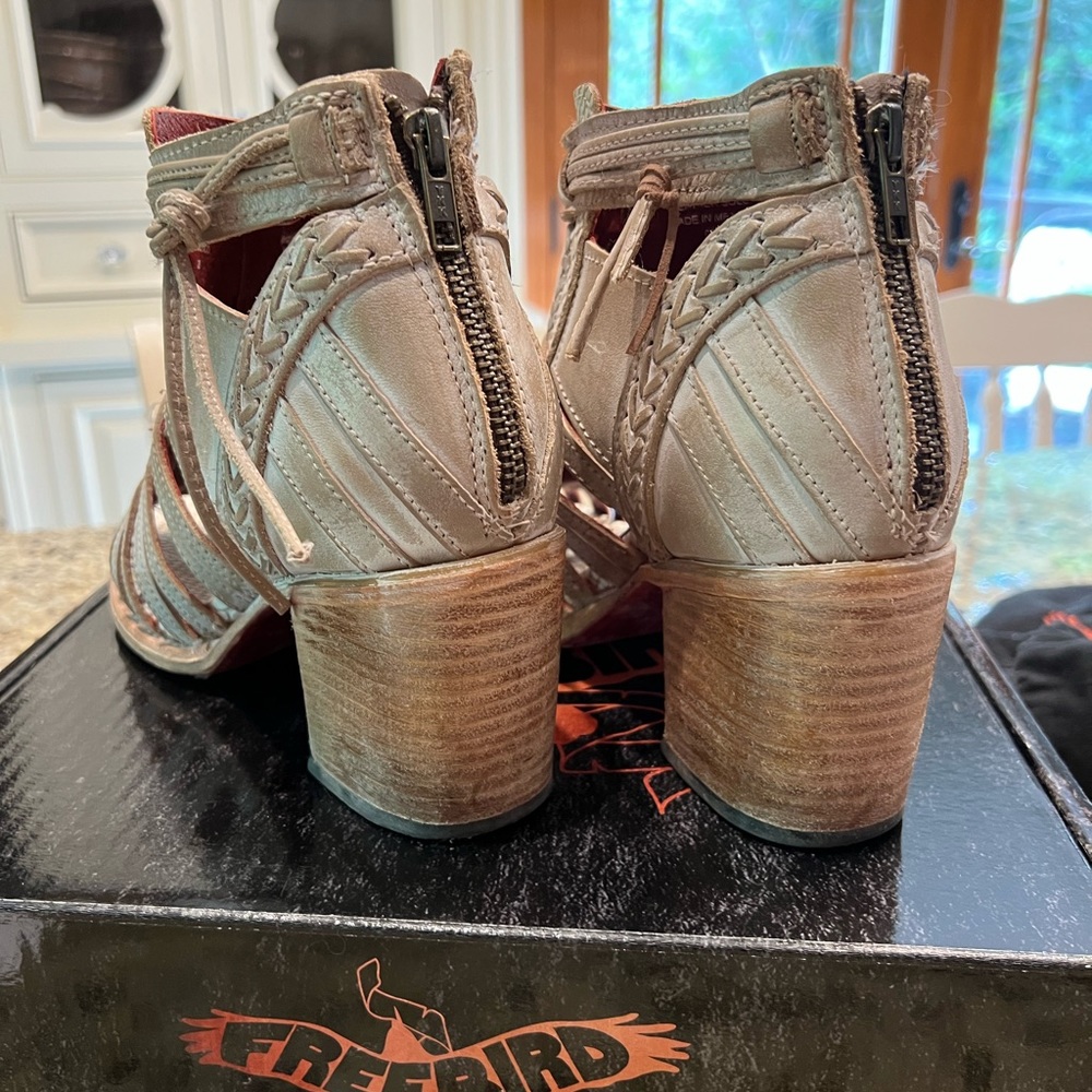 Authentic FreeBird Wazee Beige summer boots like new.  Fits like size 10 - Picture 10 of 10